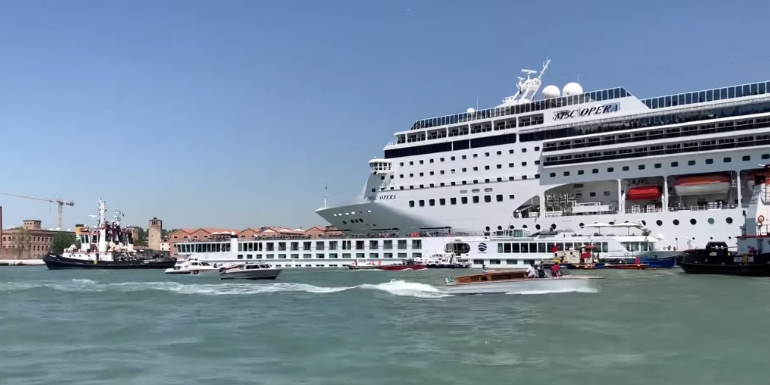 msc opera venice crash collision river countess