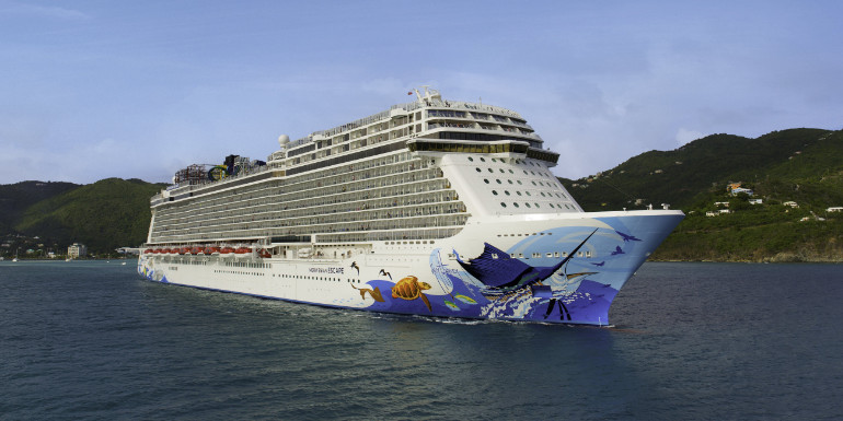 norwegian cruise raises gratuity tipping charge